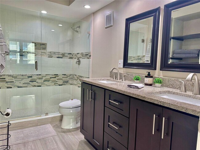 Building Photo - 5440 N Ocean Dr