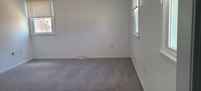 Building Photo - 18 Eden St