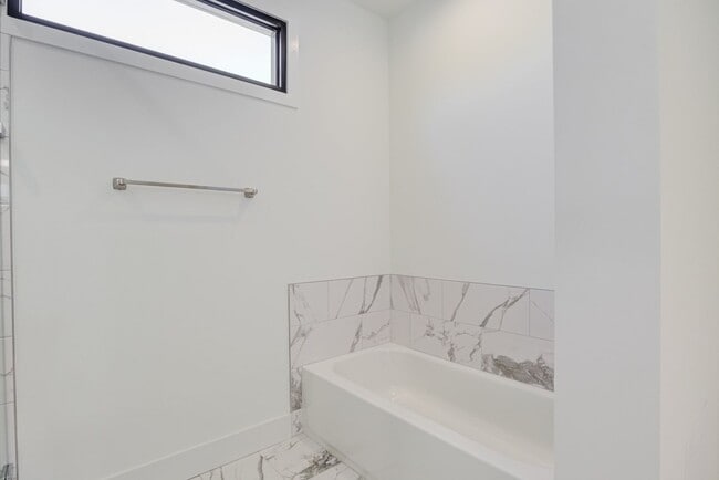 Building Photo - Luxury 3 Bed Townhome in Durham RTP