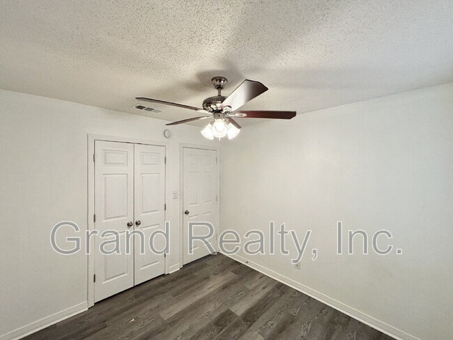 Building Photo - 5574 Econfina St