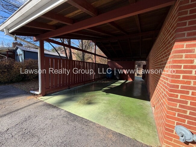 Building Photo - Beautiful Mid Century Modern Grandin Road Home