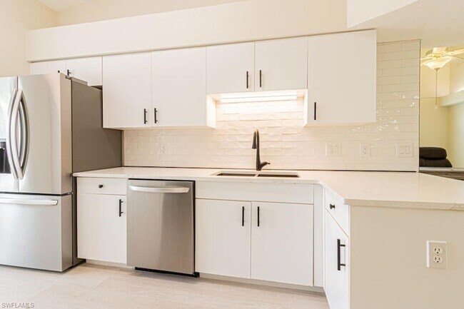 Building Photo - 4985 Sandra Bay Dr