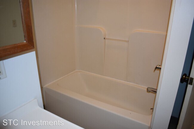 Building Photo - 3 br, 1 bath House - 518 W. Chandler