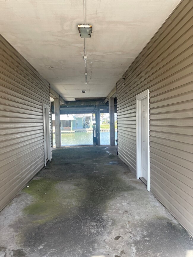 Building Photo - 1826 Port O' Call St