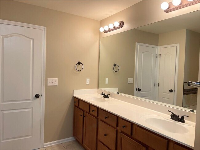 Building Photo - 981 Brownstone Ln SW