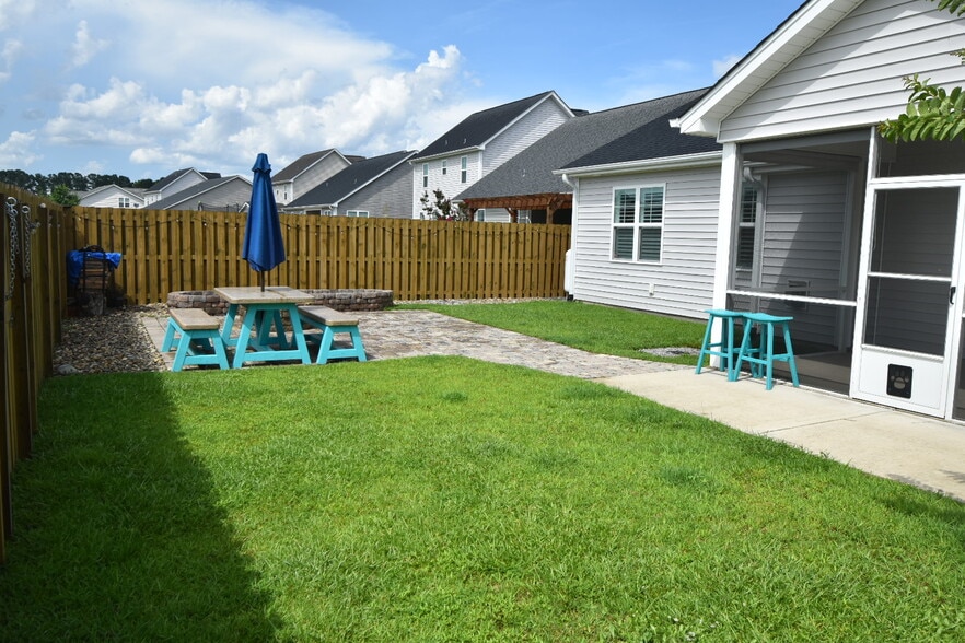 Building Photo - 3005 Primrose Ln