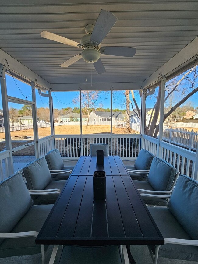 Building Photo - Welcome Home to Comfort and Style in North Charleston, SC!
