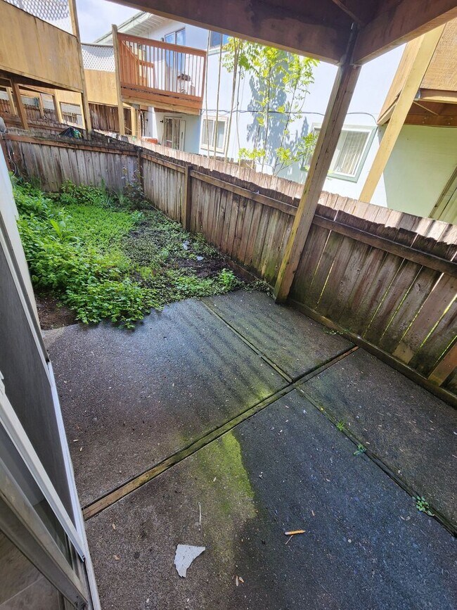 Building Photo - RENT SPECIAL -  *Rent Reduced to $1095/mo for First 3 Months!