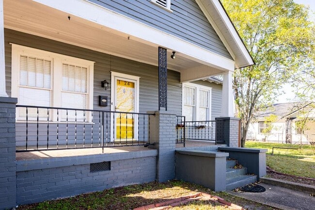 Building Photo - 3br/2ba home in the hospital district
