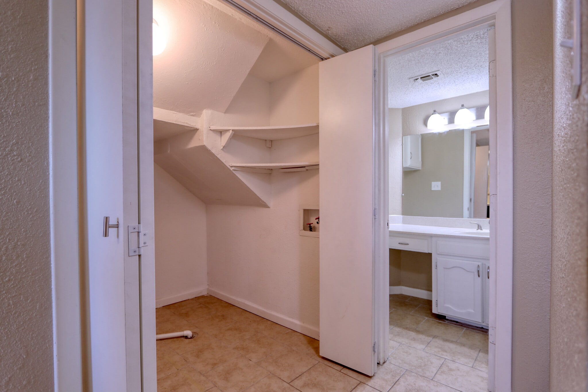 Building Photo - 711 Harbour Town Dr