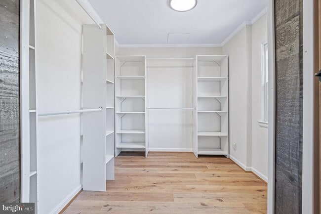 Building Photo - 312 N Hammonds Ferry Rd