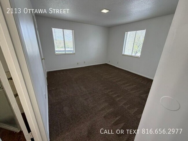 Building Photo - 2113 Ottawa St