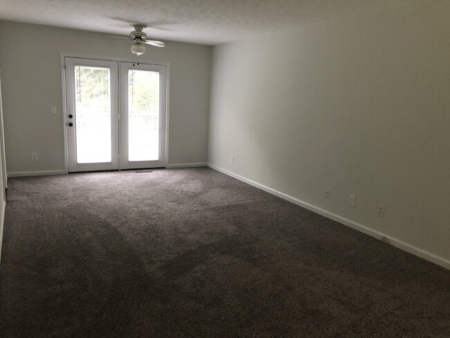 Building Photo - Beautiful 3BD 2BA Home with detached garage and fenced in backyard For Rent in Cookeville!