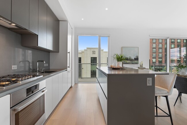 Building Photo - The Vista - 2 bed/2.5 bath Pearl District Condo w/parking/storage/concierge/most utilities/amenities