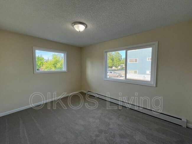 Building Photo - 516 E 10th Ave