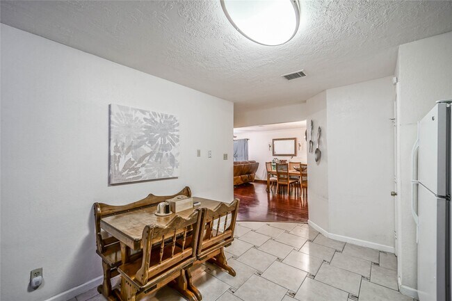 Building Photo - 1320 Avenue L