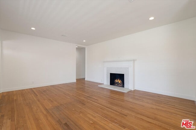 Building Photo - 6711 W 87th Pl