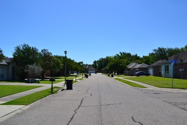 Building Photo - Don't wait This LSU Home will rent fast