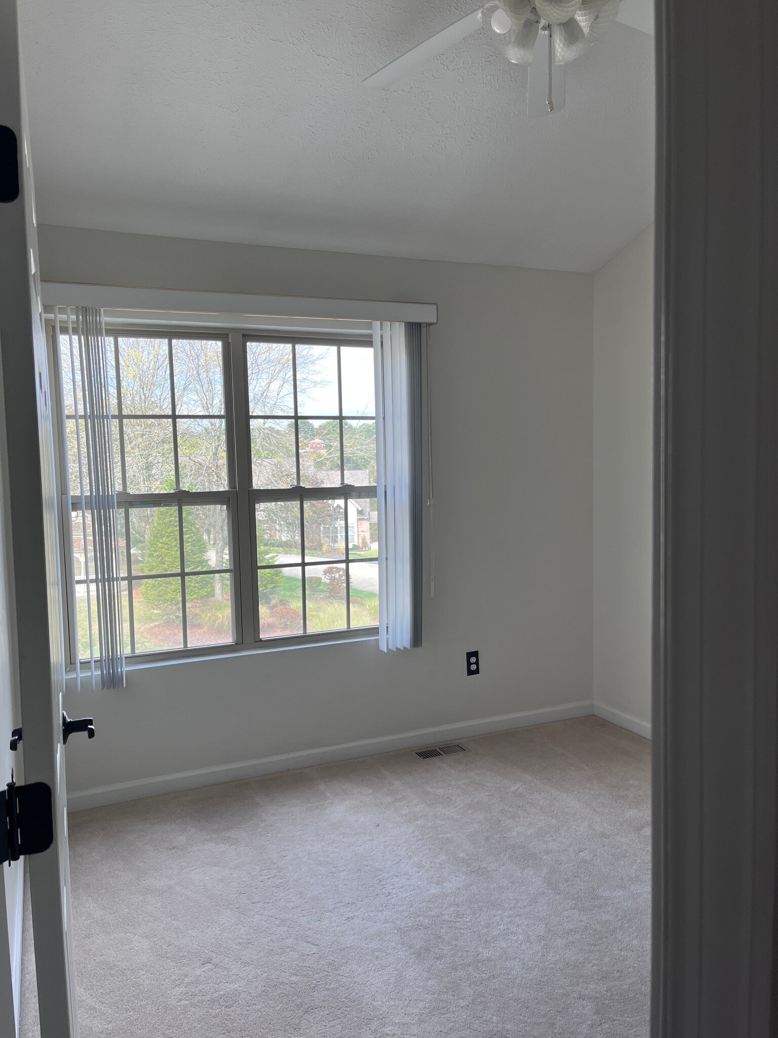 Bed room 2 with single closet - 304 Berrington Ct