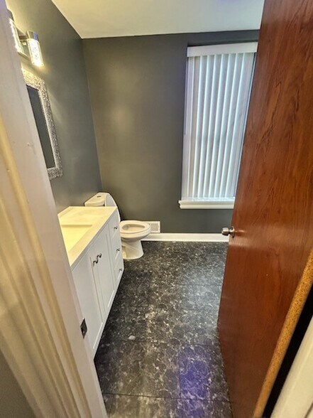 BATHN ENTRY - 1118 Liverpool St