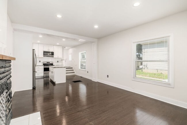 Building Photo - 857-859 Wilson Ave