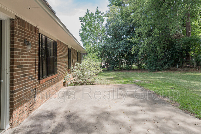 Building Photo - 6114 Pinebrook Dr