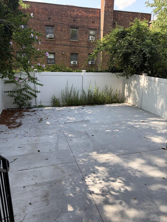 Building Photo - 144-41 78th Ave