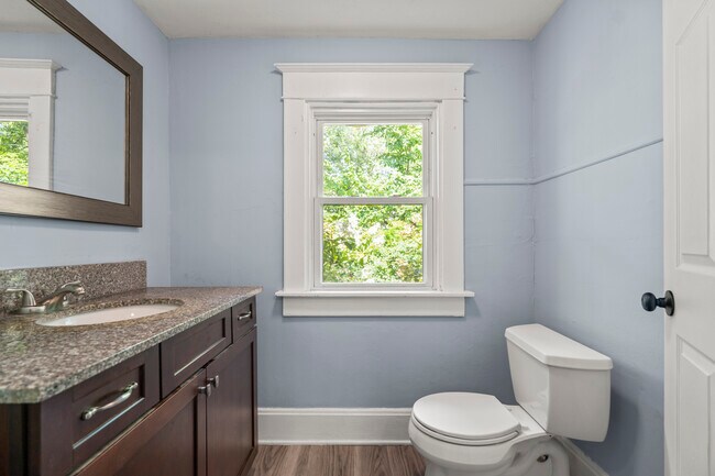 Building Photo - 2332 E 16th St