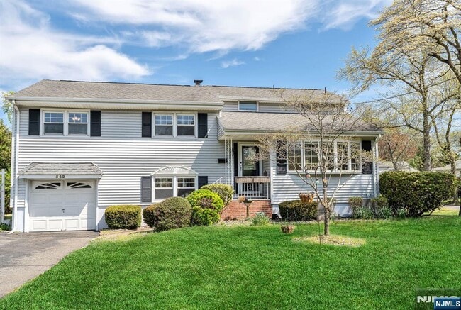 Building Photo - 542 Nagle St