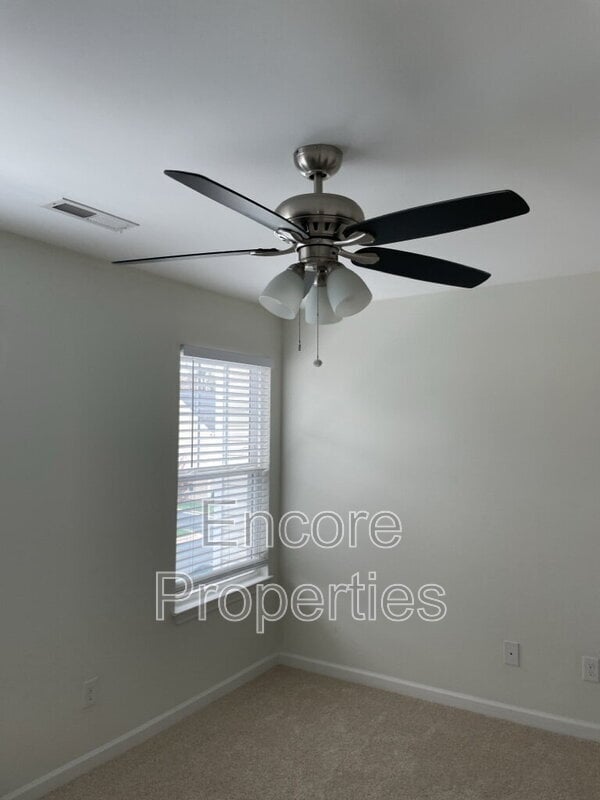 Building Photo - 121 Summerland Dr