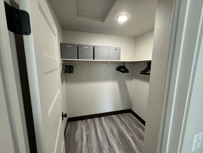 Building Photo - Whitefish townhouse for rent! 3 bed 2.5 bath 1 car attached garage. Walking distance to downtown ...