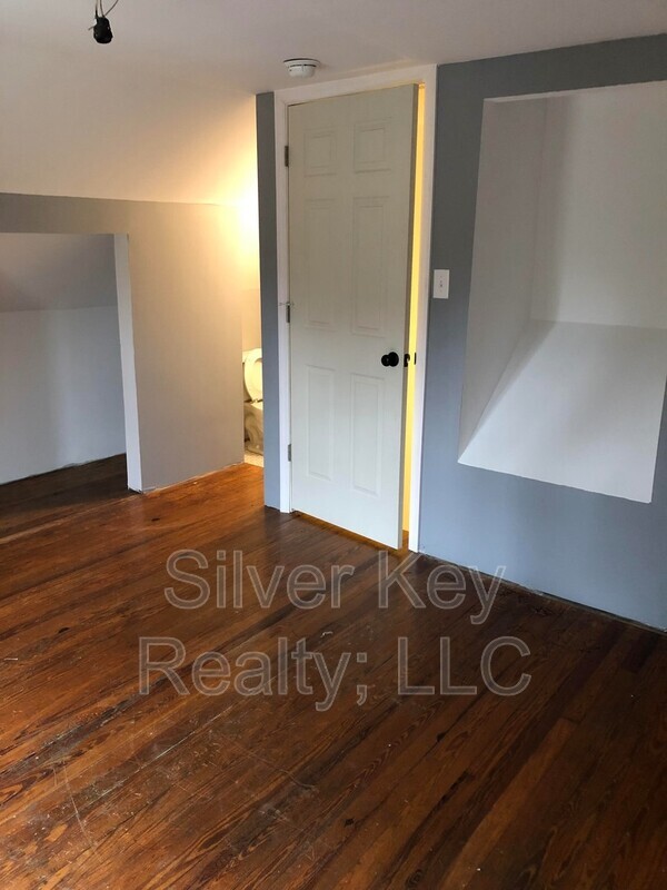 Building Photo - 130 S Jackson St