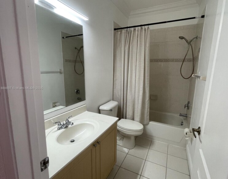 Building Photo - 3725 NE 10th Ct