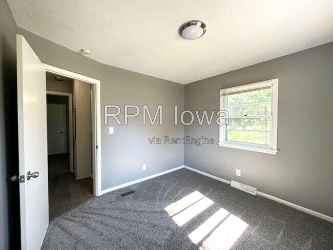 Building Photo - 1318 SW Lynn Dr