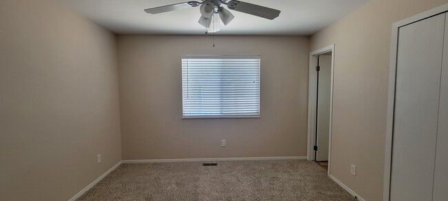 Building Photo - 3 Bedroom 2 Bath home