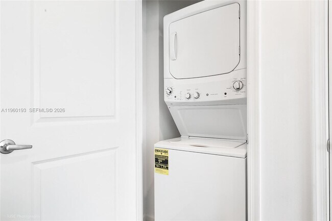 Building Photo - 10 Aragon Ave