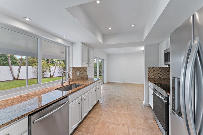 Building Photo - 130 Gulfstream Rd