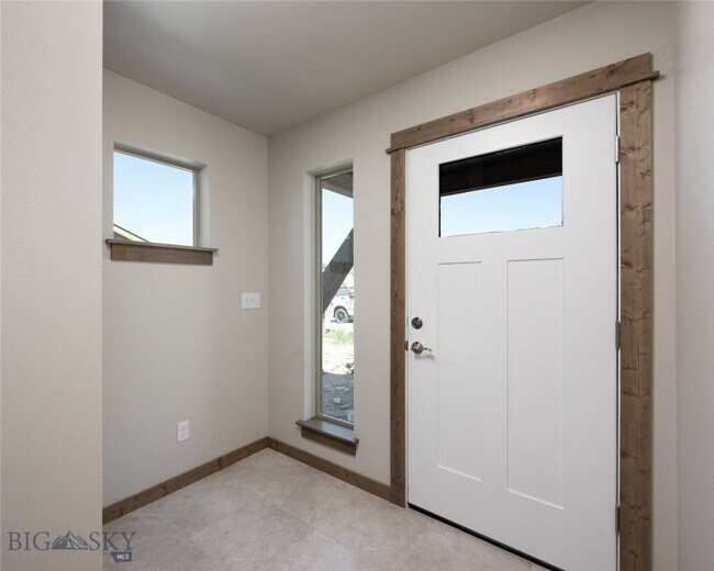 Building Photo - 2009 Ross Wy