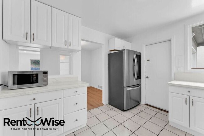 Building Photo - 110 Cuesta Dr