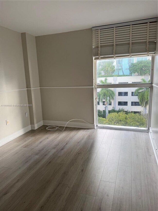 Building Photo - 2501 Brickell Ave