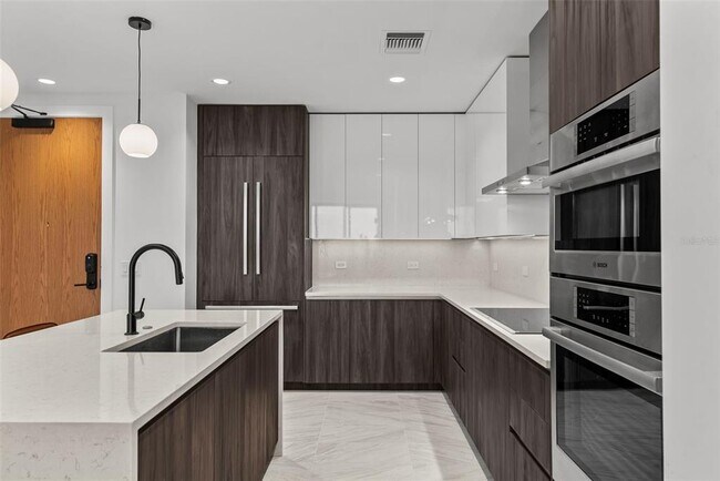 Building Photo - 777 3rd Ave N