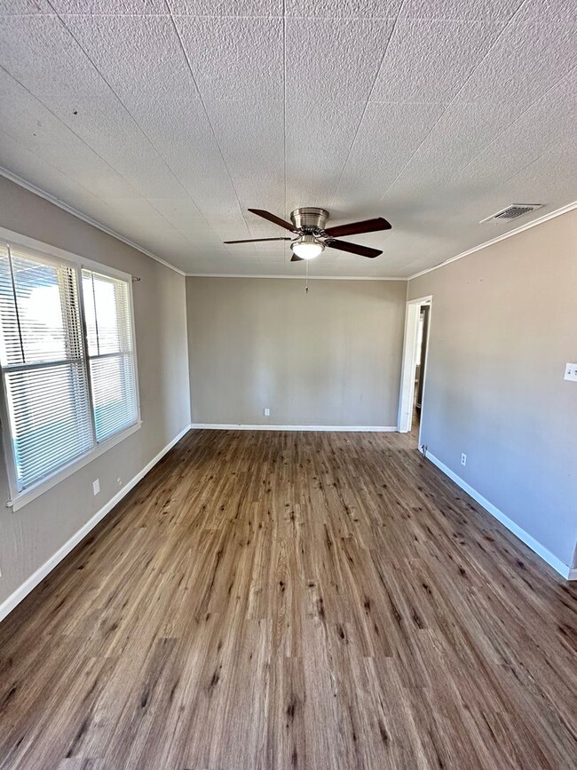 Building Photo - 3 Bedroom Home Near Bradford Elementary!!