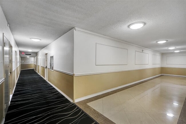 Building Photo - 3725 S Ocean Dr