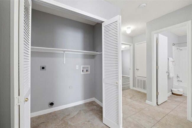 Building Photo - 317 Precipice Way