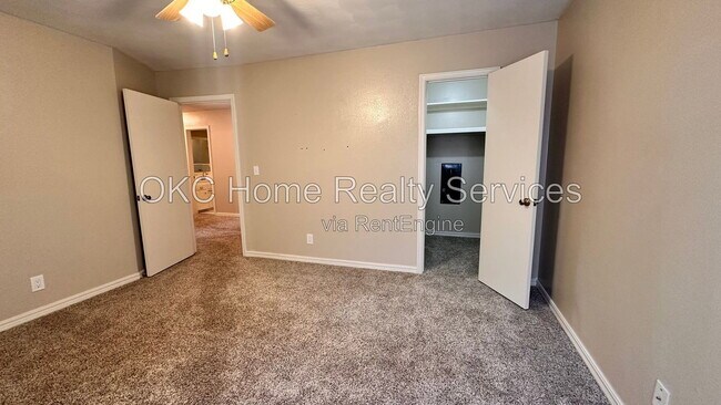 Building Photo - 6316 N Drexel Blvd