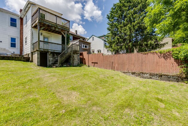 Building Photo - 2823 Cobden St
