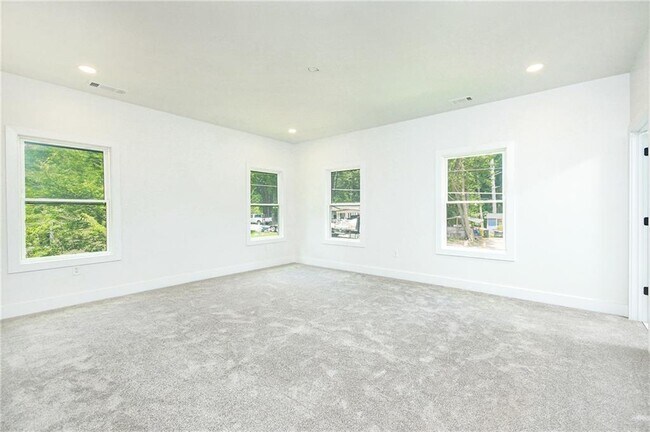 Building Photo - 3604 Pineview Cir NW