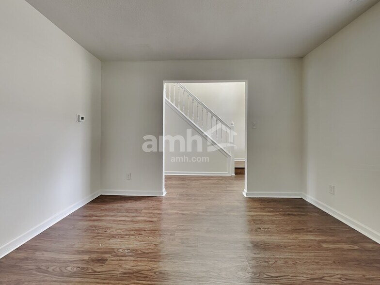 Building Photo - 1193 Oak Leaf Rd