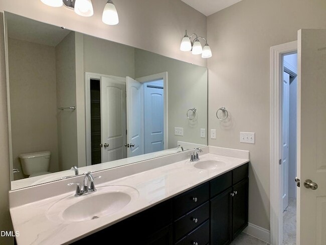 Building Photo - 672 Barneswyck Dr