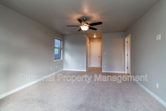 Building Photo - 8715 NE 43rd Pl